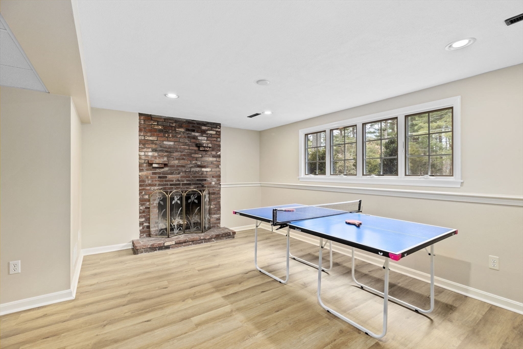 2 Flint Locke Ln