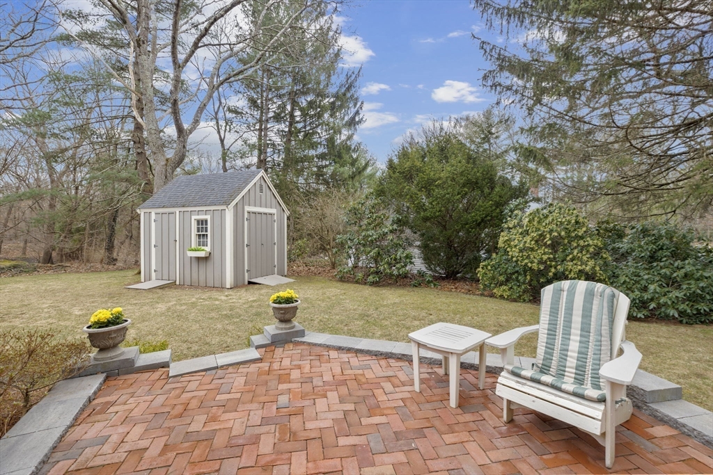 2 Flint Locke Ln