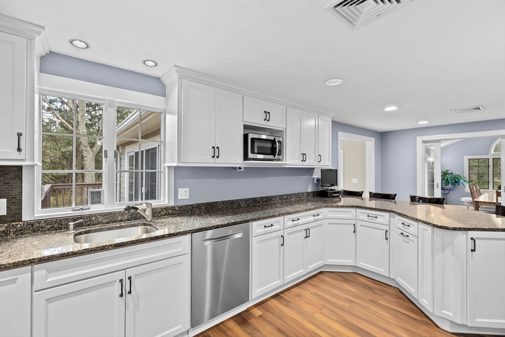 2 Flint Locke Ln