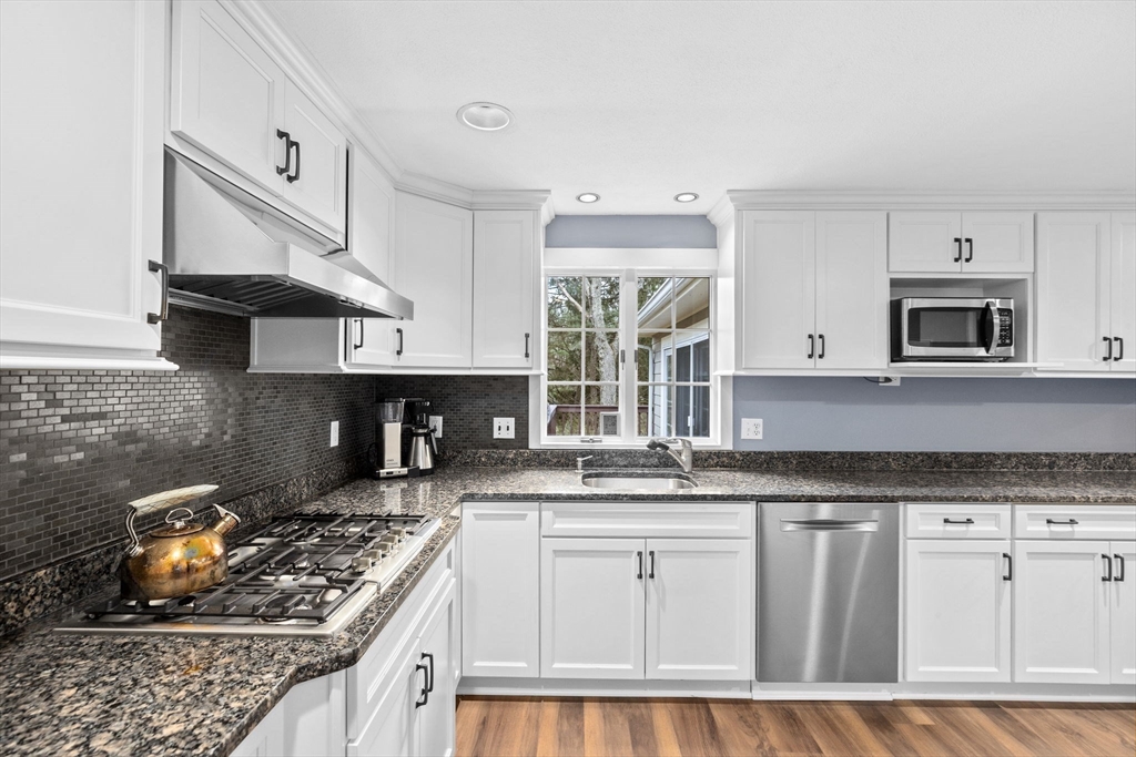 2 Flint Locke Ln
