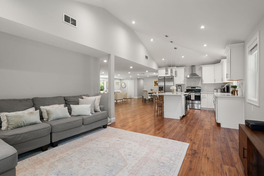 10 Brookdale Rd