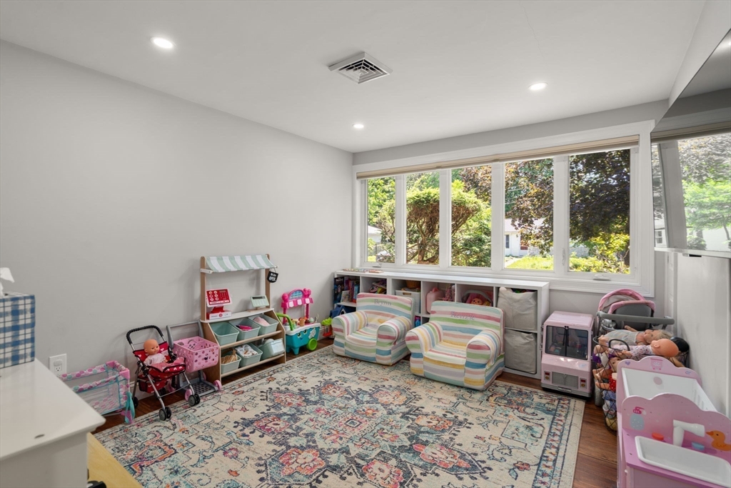 10 Brookdale Rd