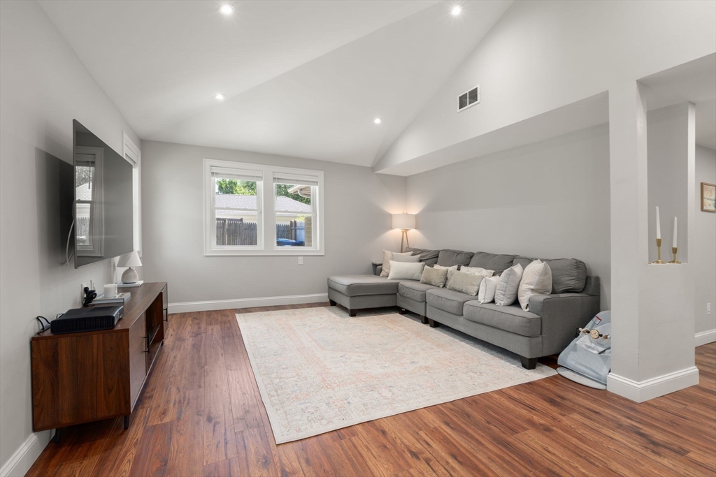 10 Brookdale Rd