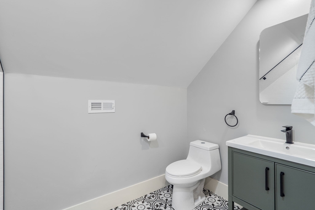 80 Locust Ln