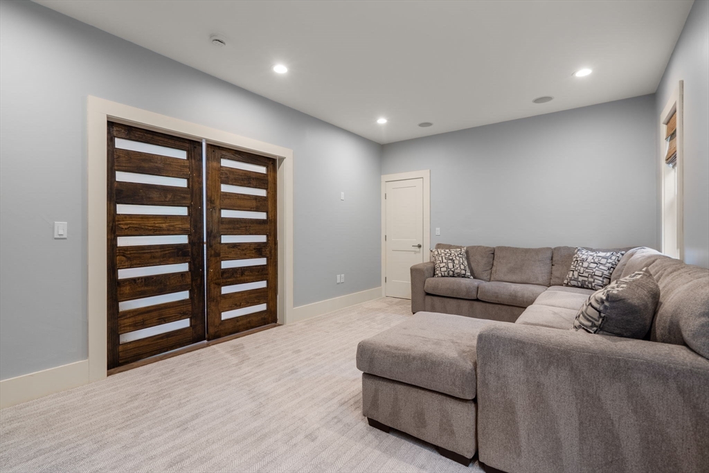 80 Locust Ln