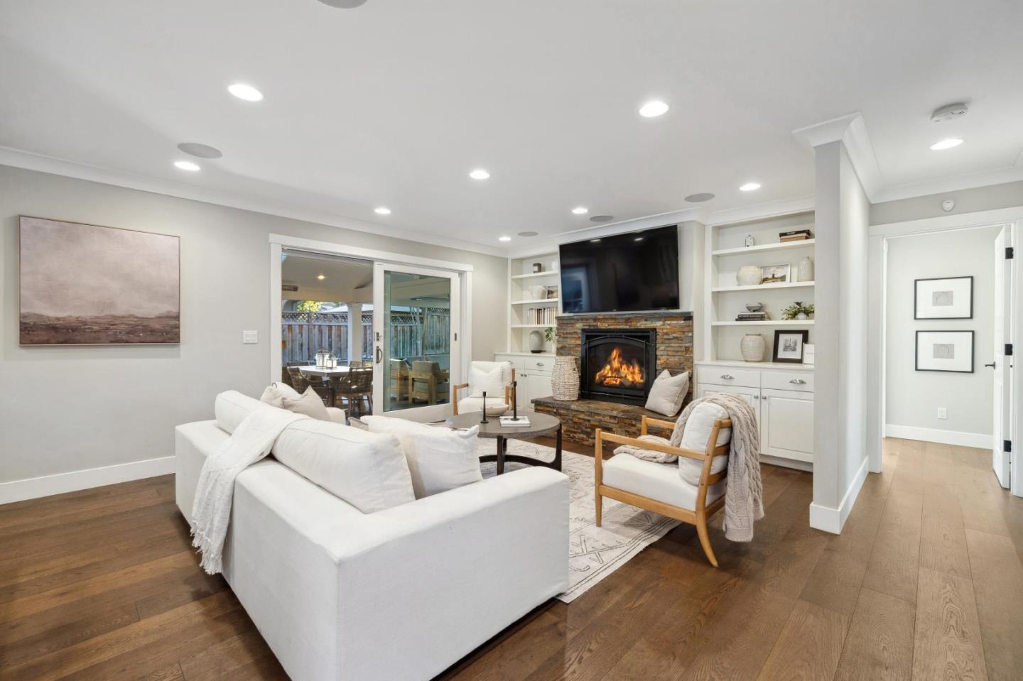 145 Hollycrest DR
