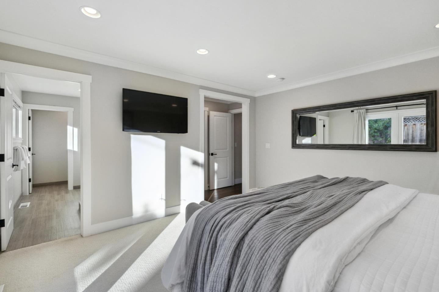 145 Hollycrest DR