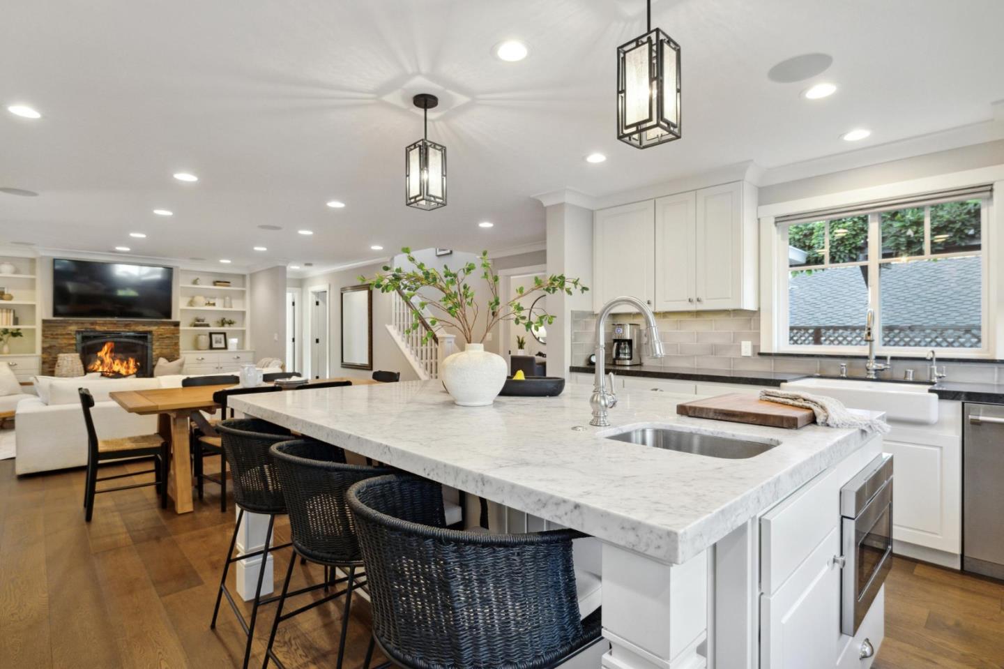 145 Hollycrest DR