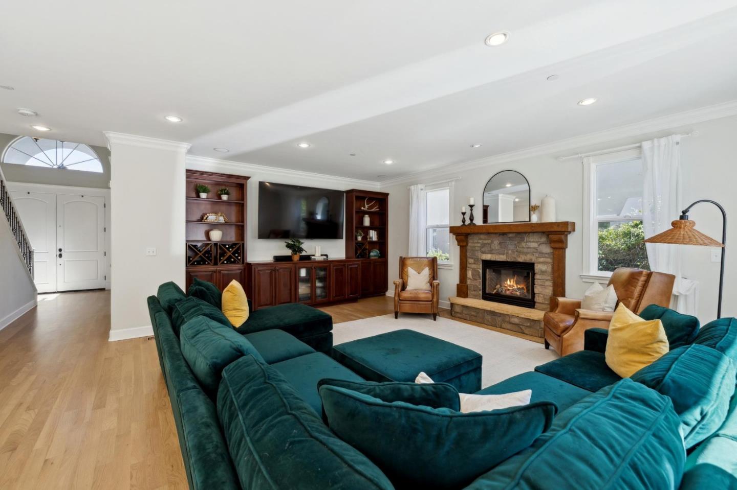 111 Falcon Ridge RD