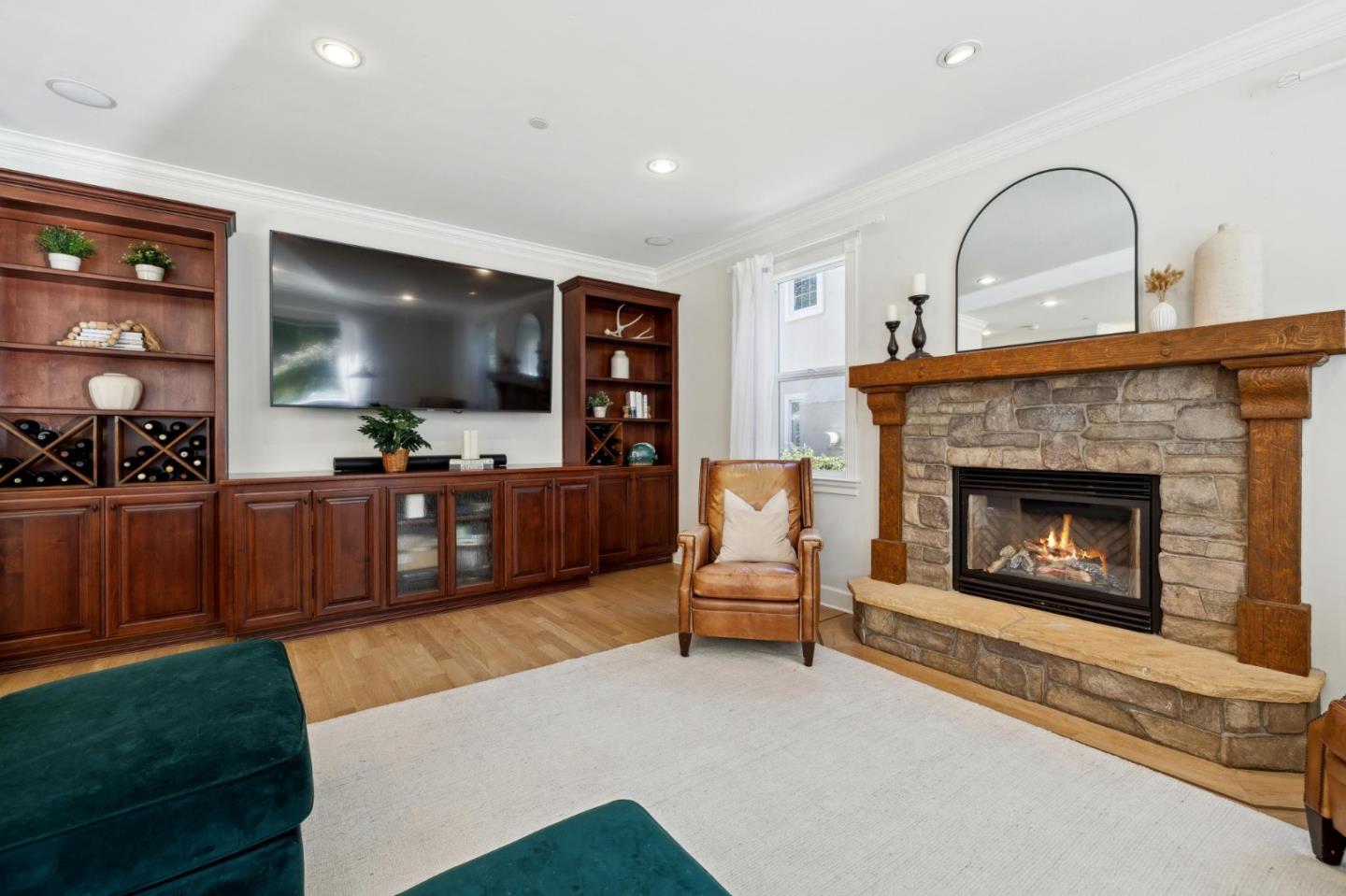 111 Falcon Ridge RD
