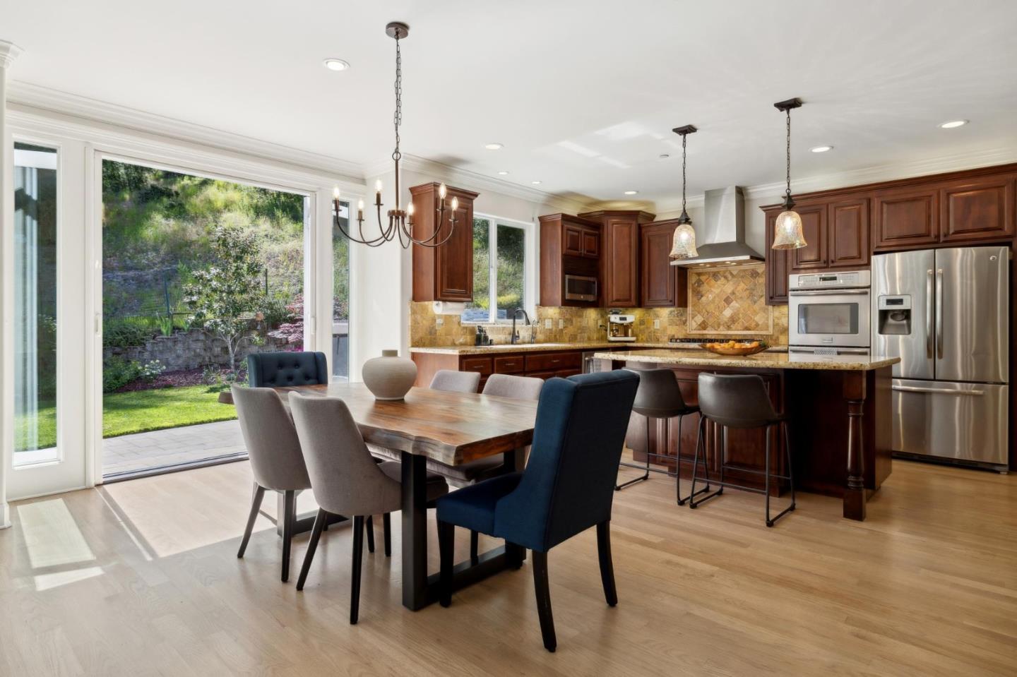 111 Falcon Ridge RD