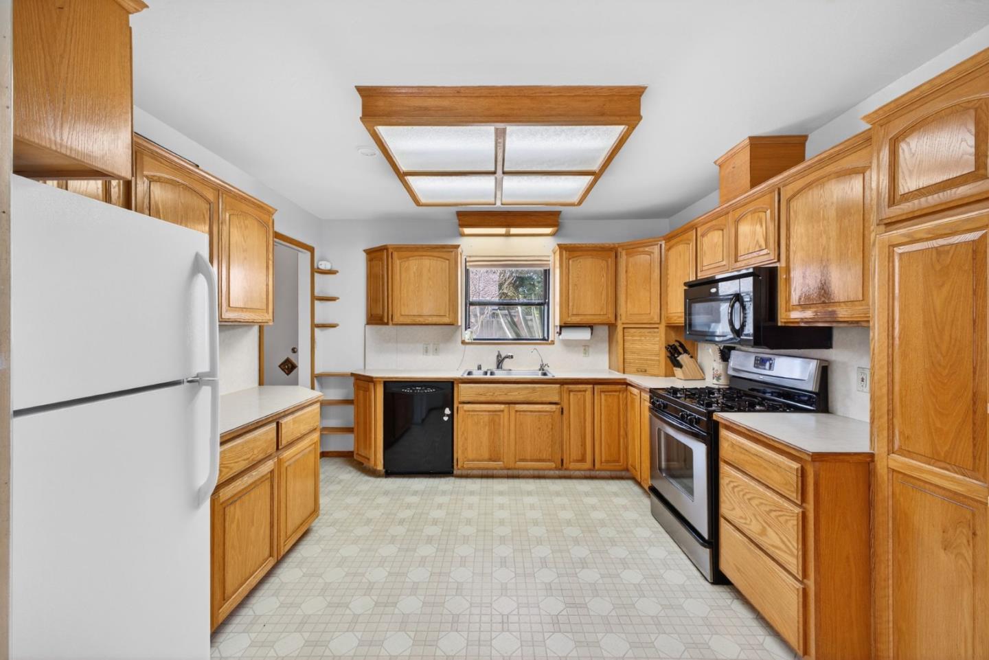 16000 Blossom Hill Road