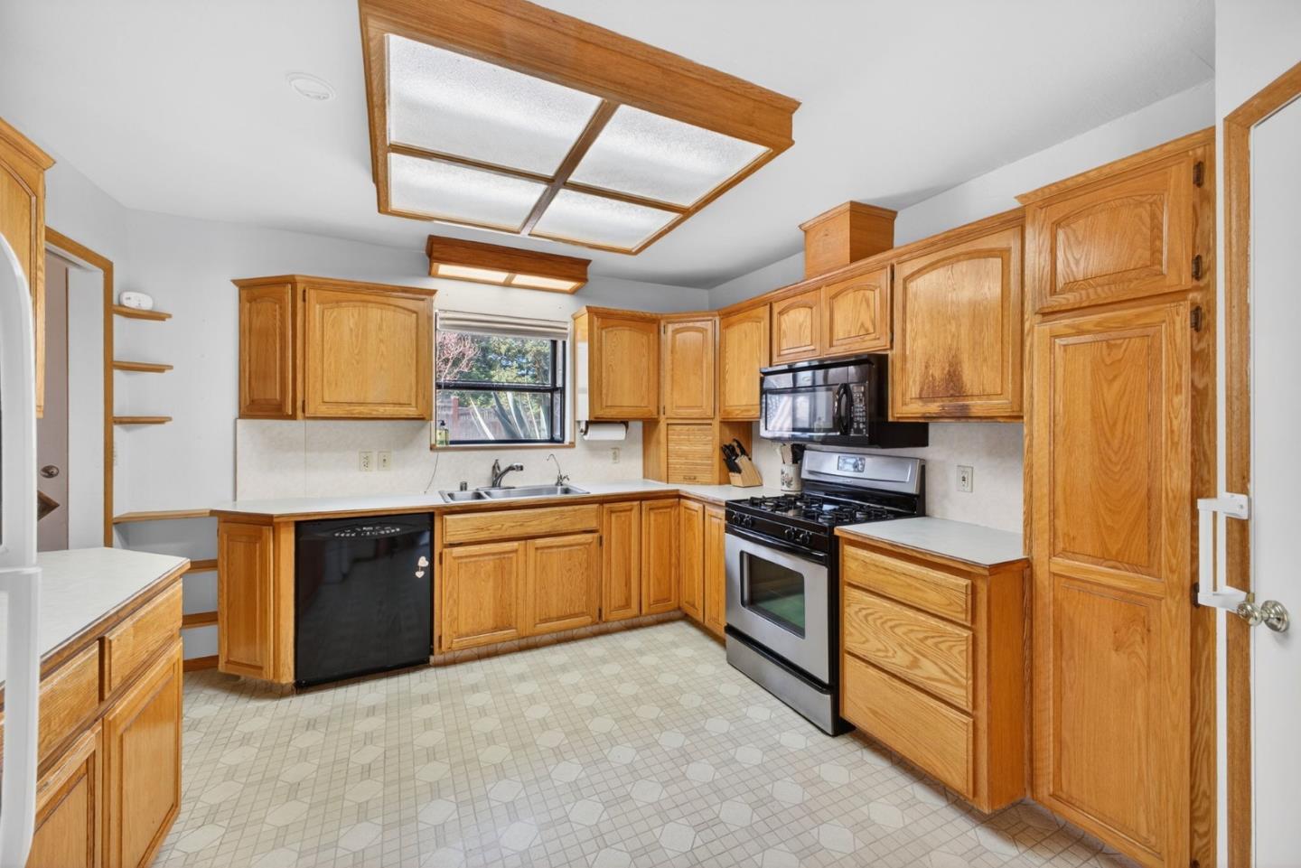 16000 Blossom Hill Road