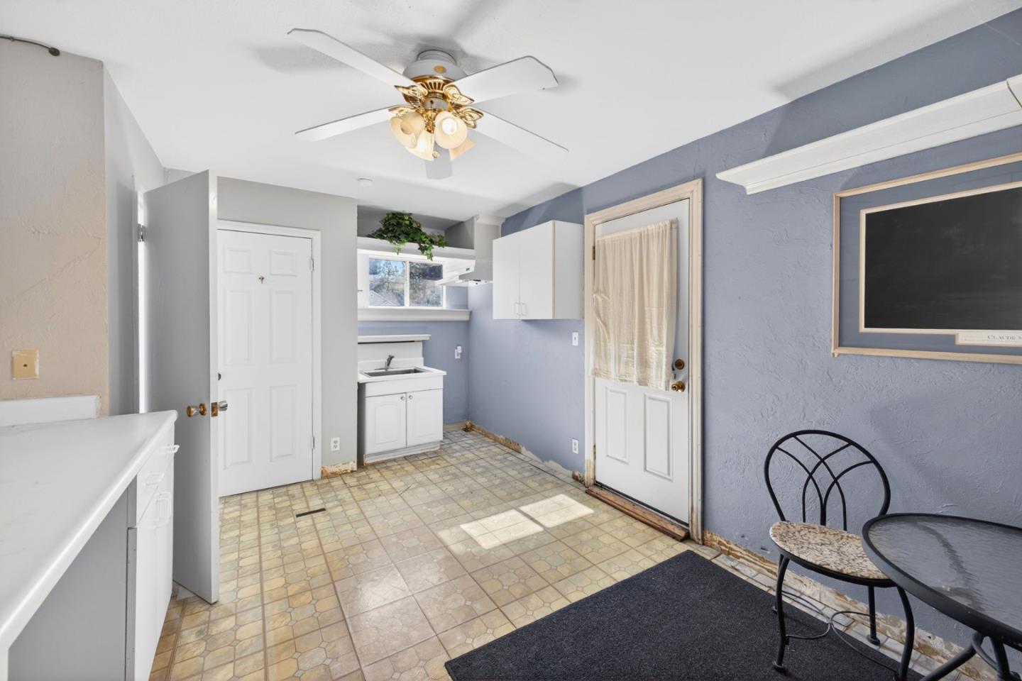 16000 Blossom Hill Road