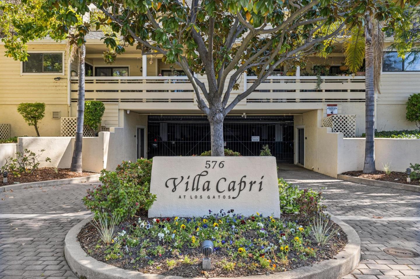 576 West Parr Avenue 32