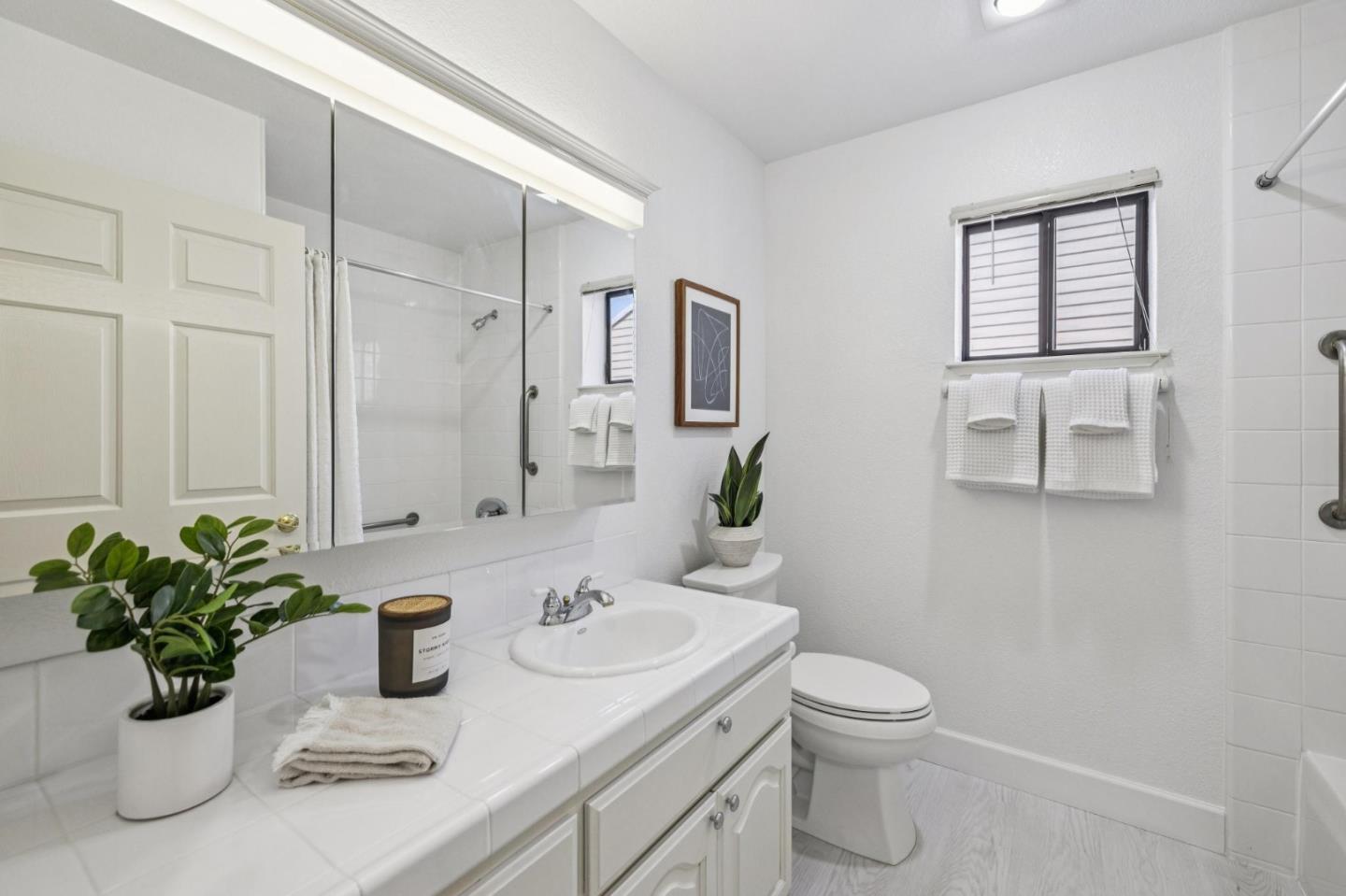 576 West Parr Avenue 32