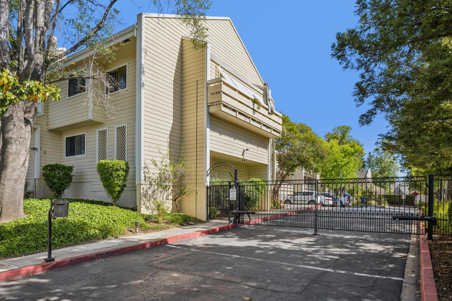 576 West Parr Avenue 32