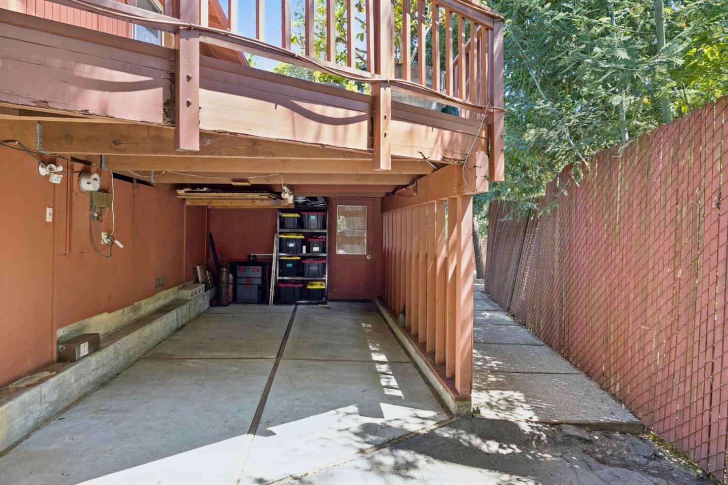200 Jackson ST