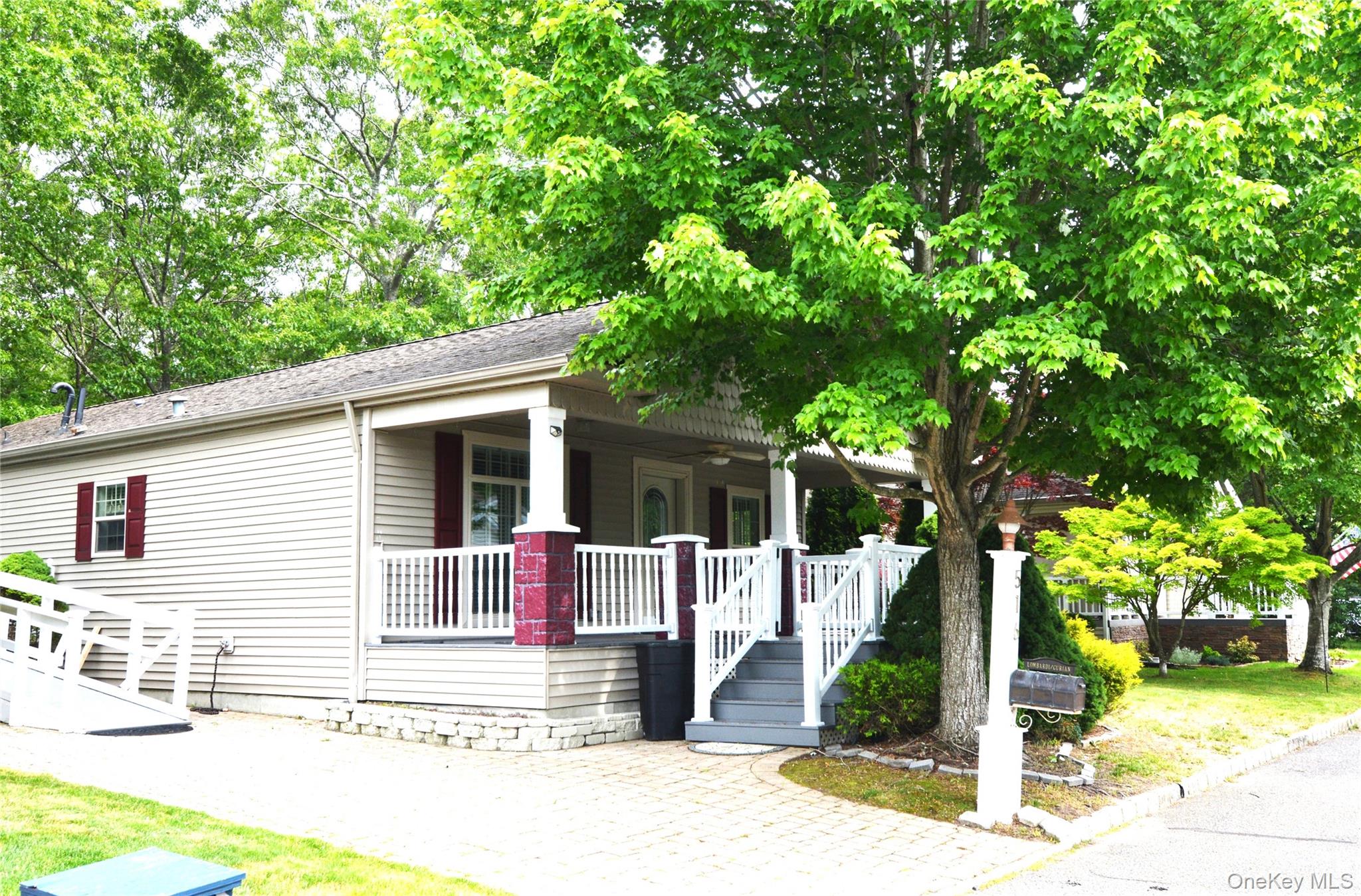 1661 Old Country Road Unit: 516