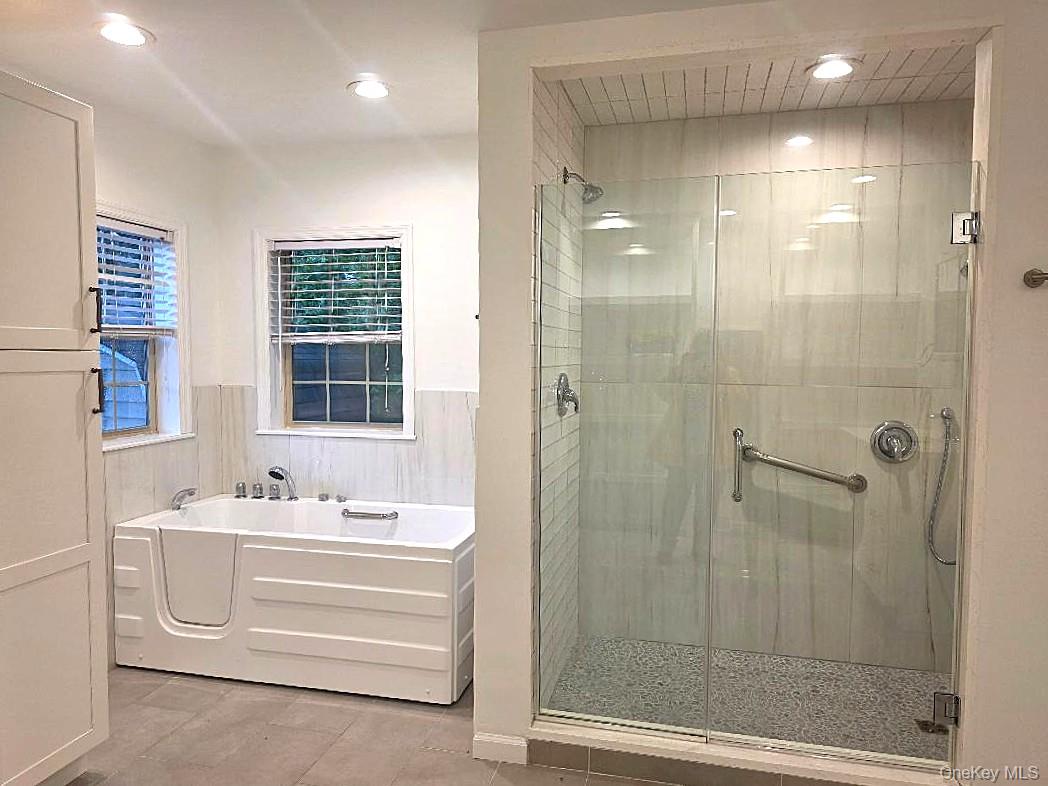 1661 Old Country Road Unit: 516