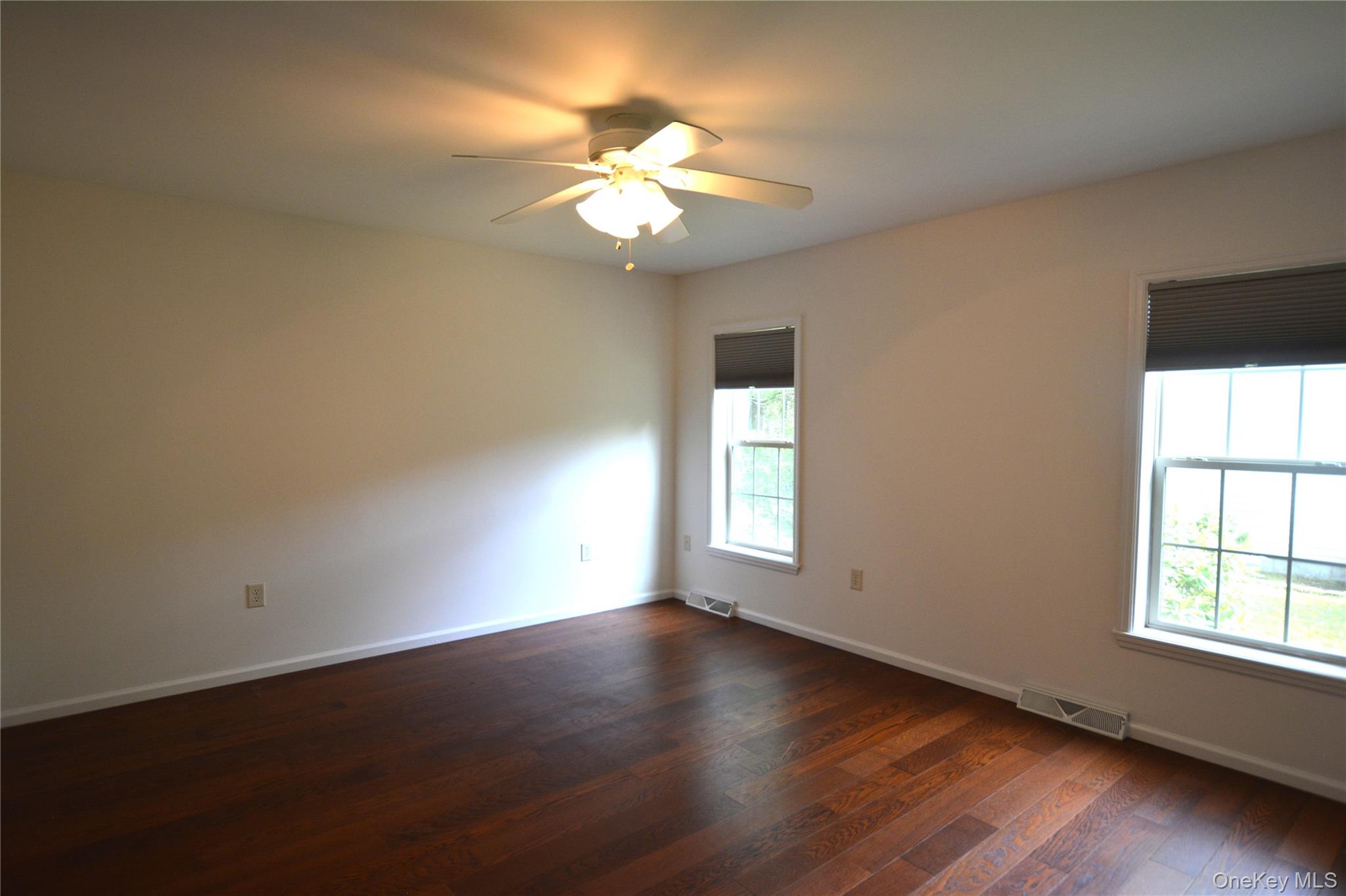 1661 Old Country Road Unit: 516