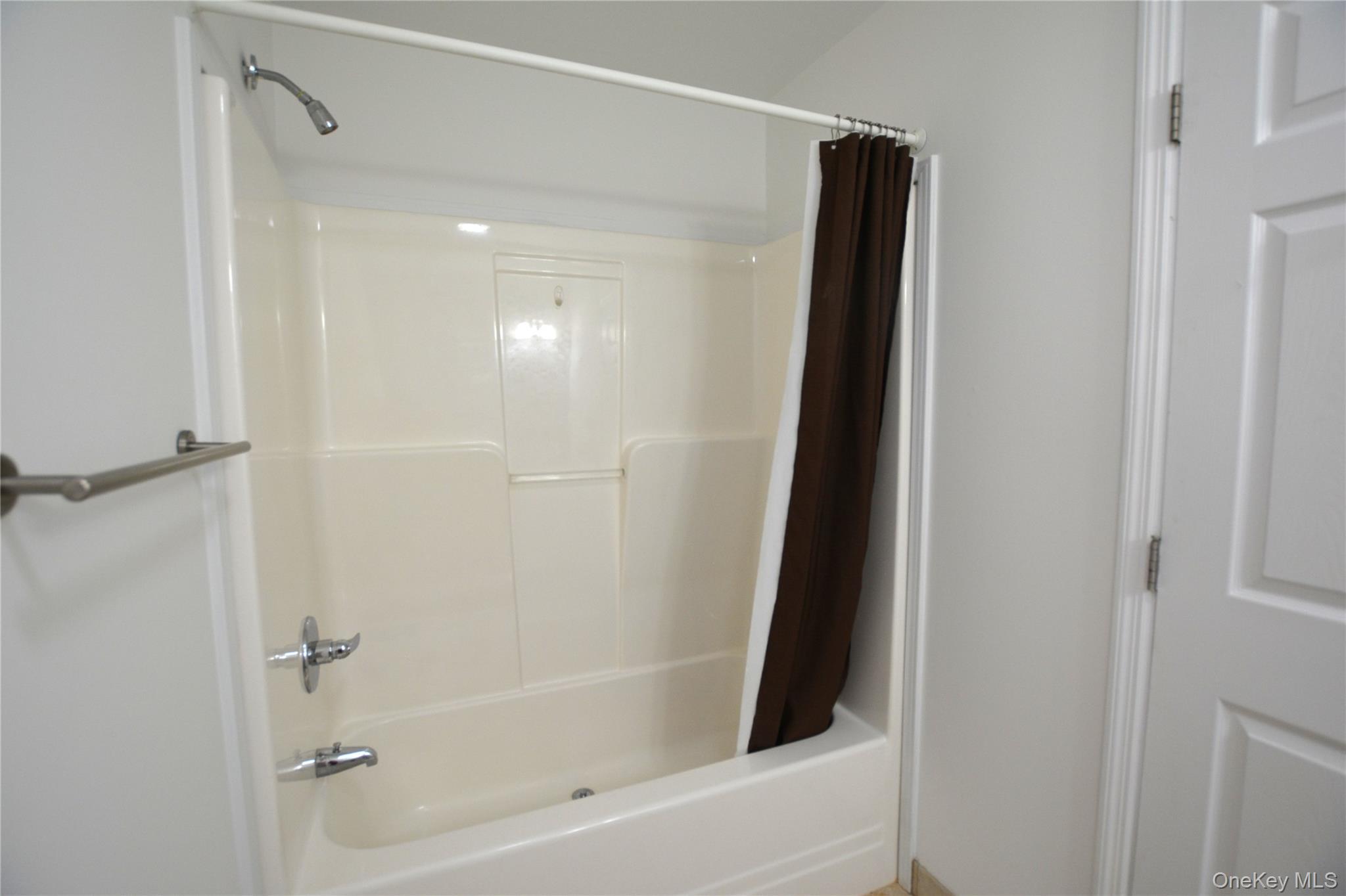 1661 Old Country Road Unit: 516