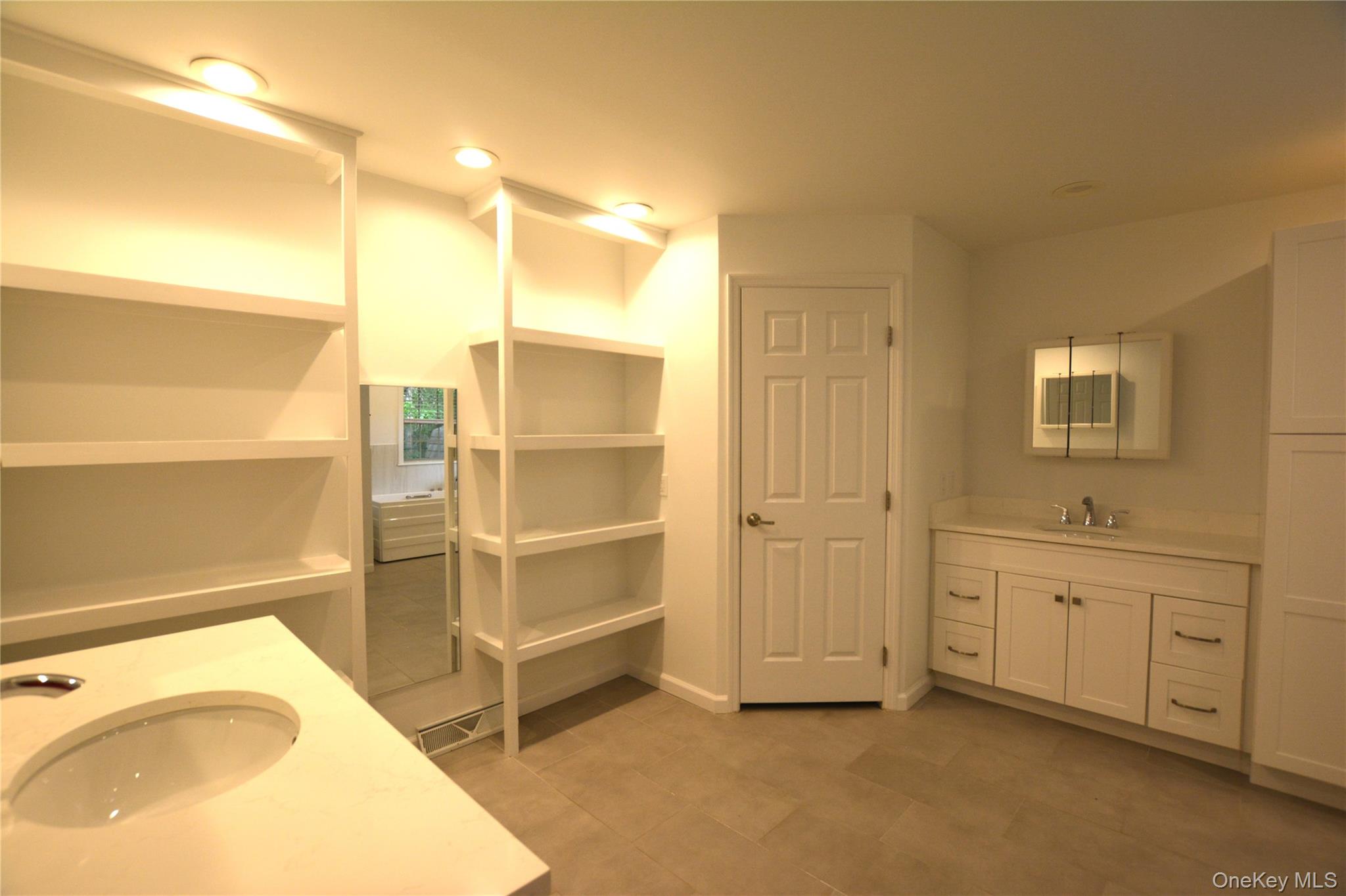 1661 Old Country Road Unit: 516