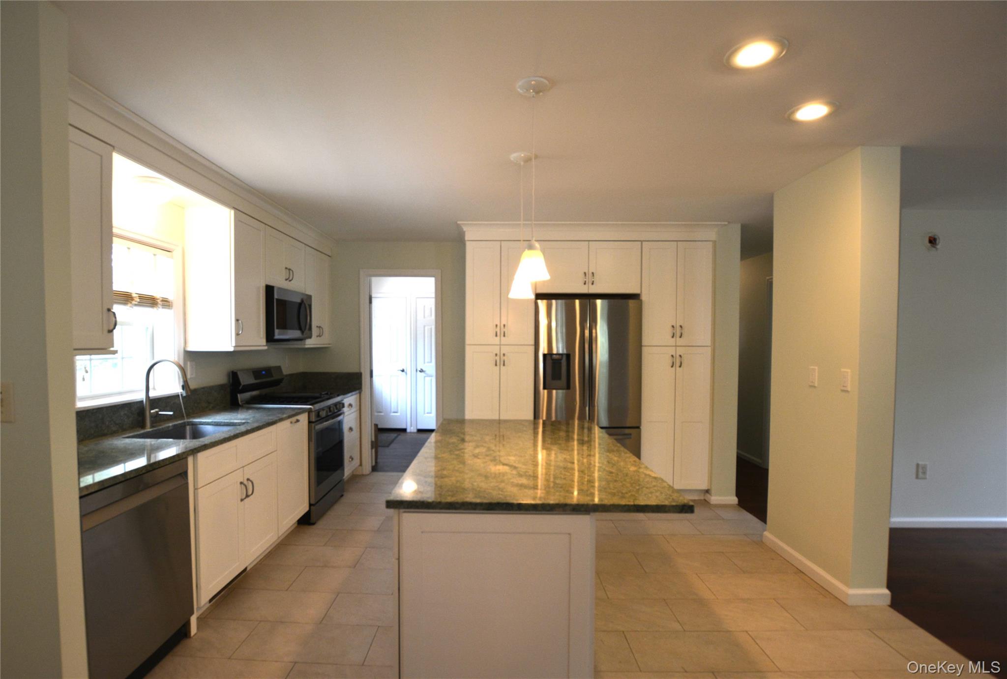 1661 Old Country Road Unit: 516