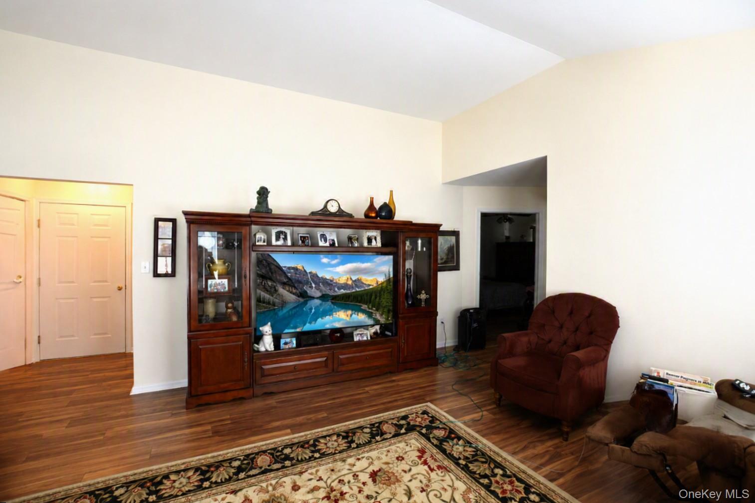 5190 Village Circle E