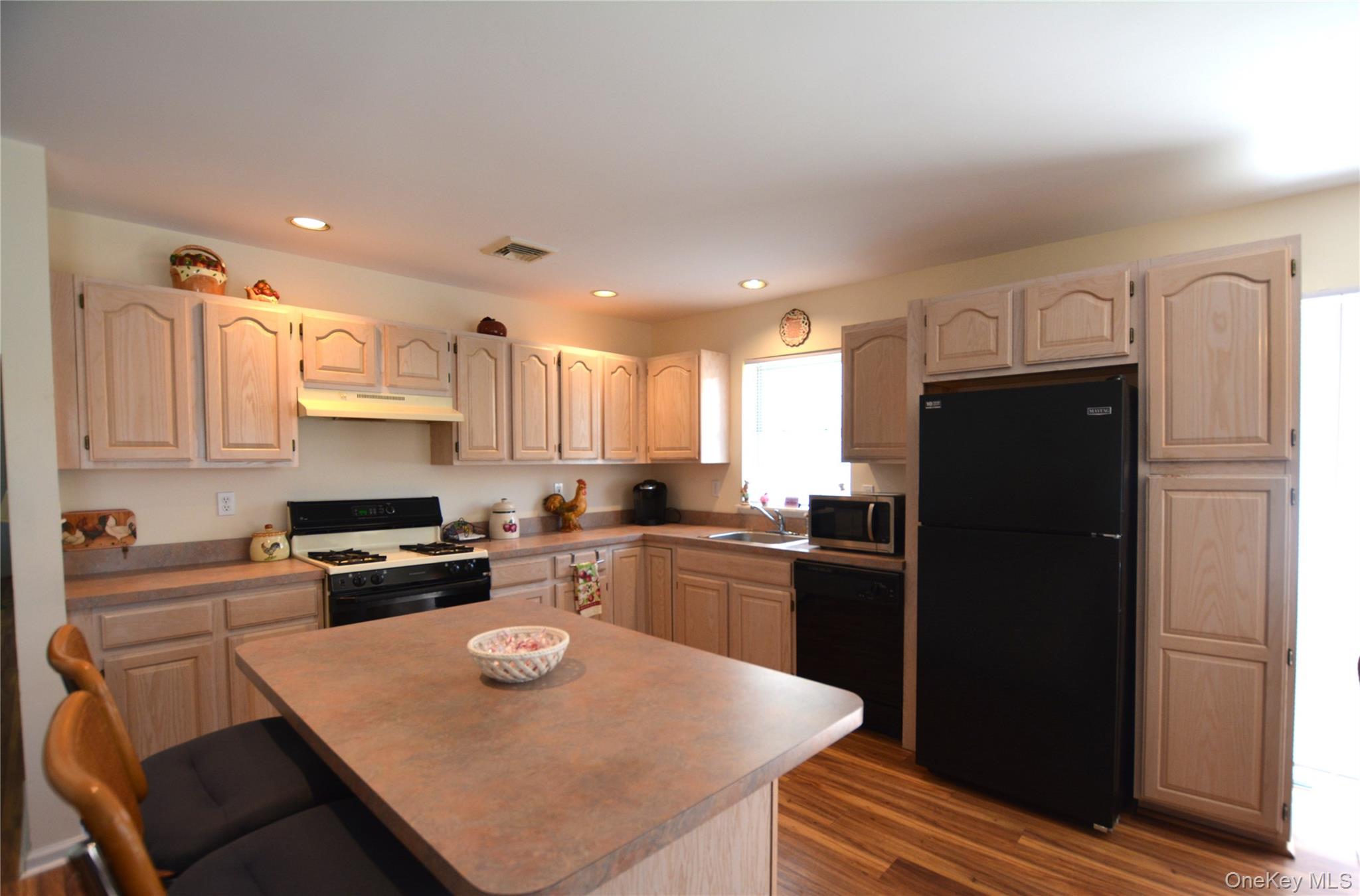 5190 Village Circle E