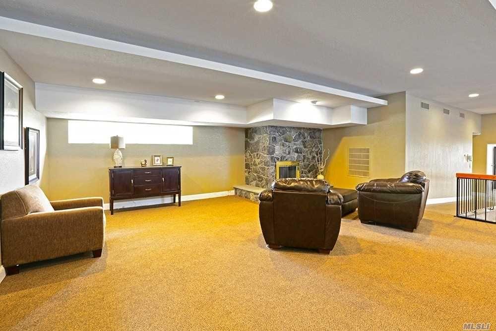 110 Village Circle W