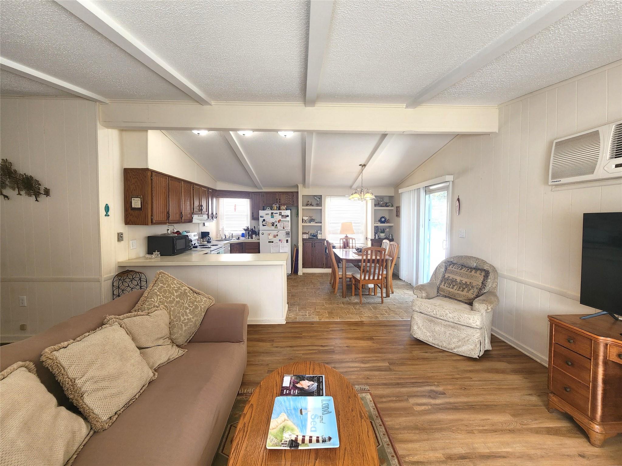 110 Village Circle W
