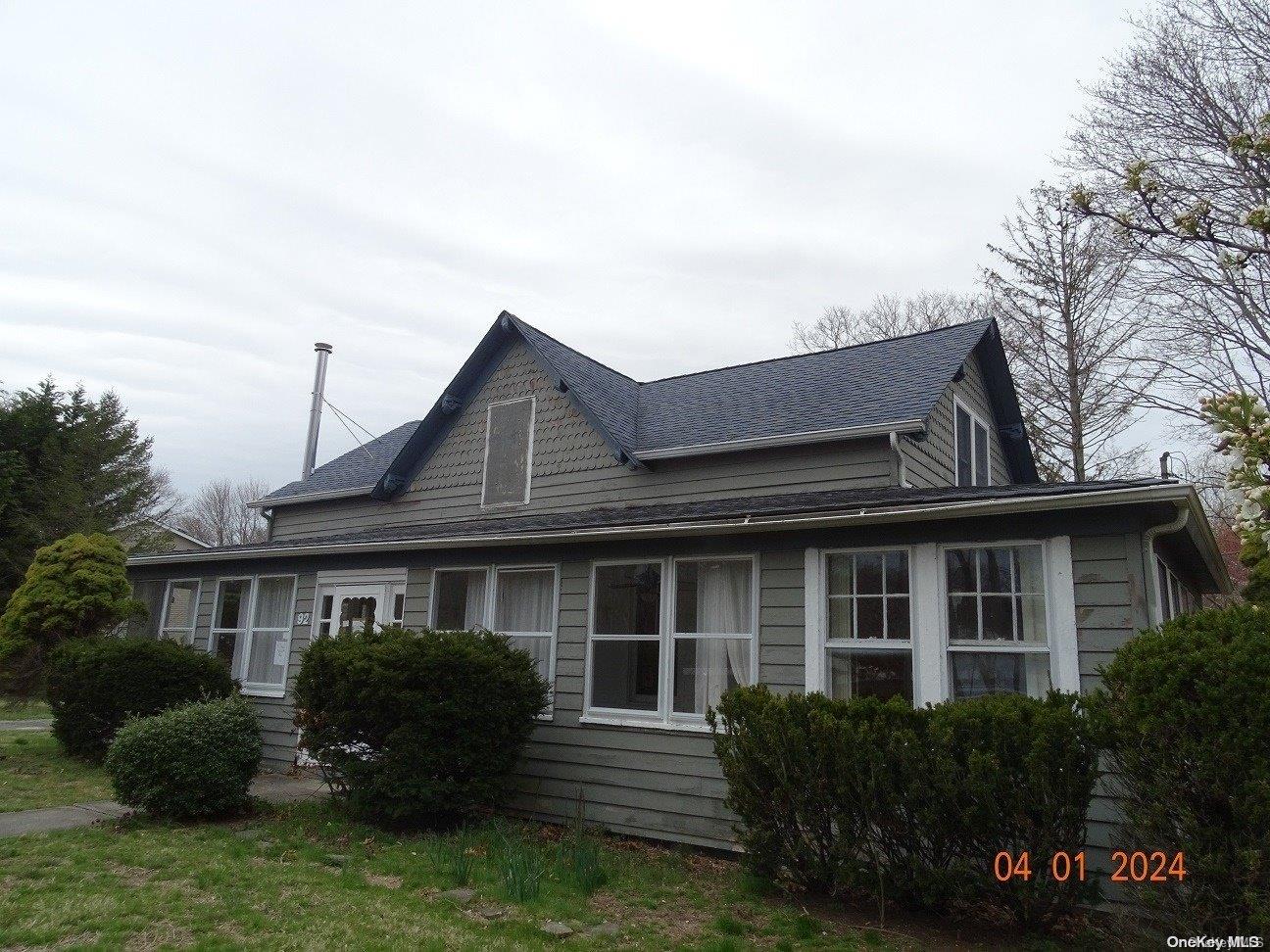 92 N Railroad Avenue