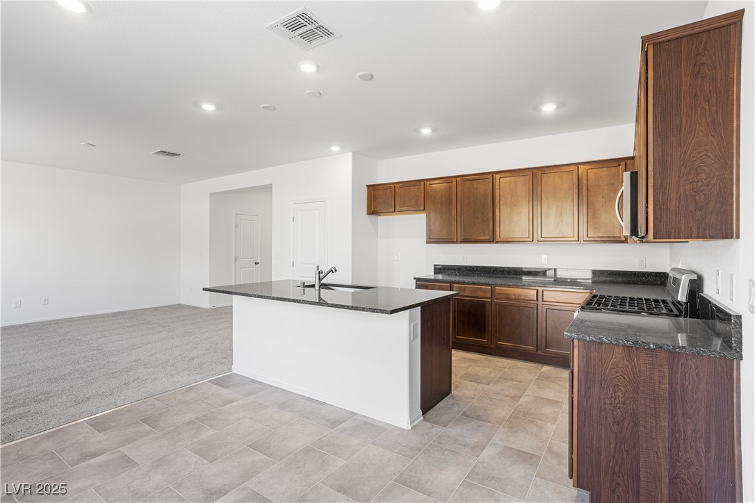 5670 Spring Trellis Street