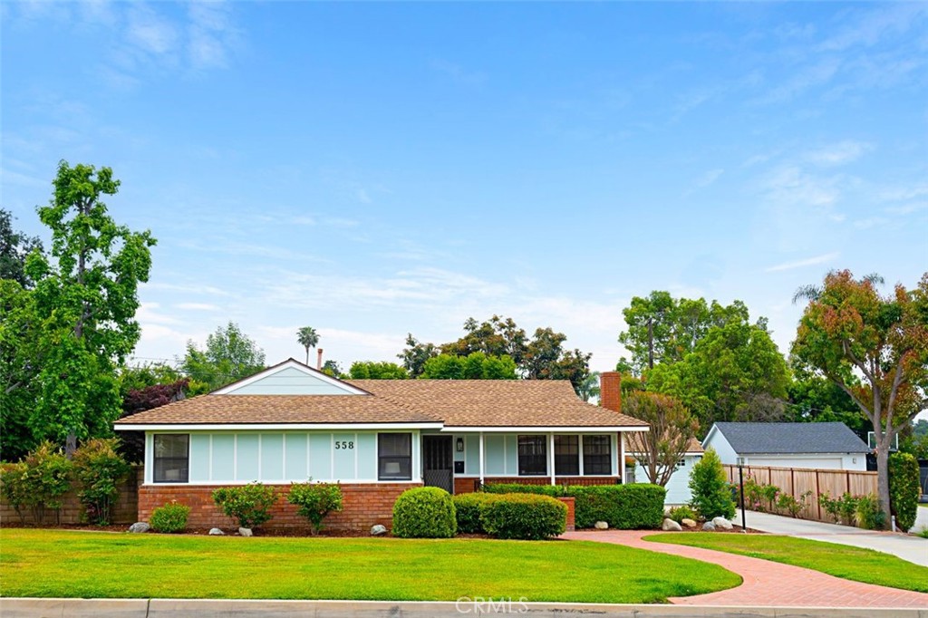 558 E Cypress Ave