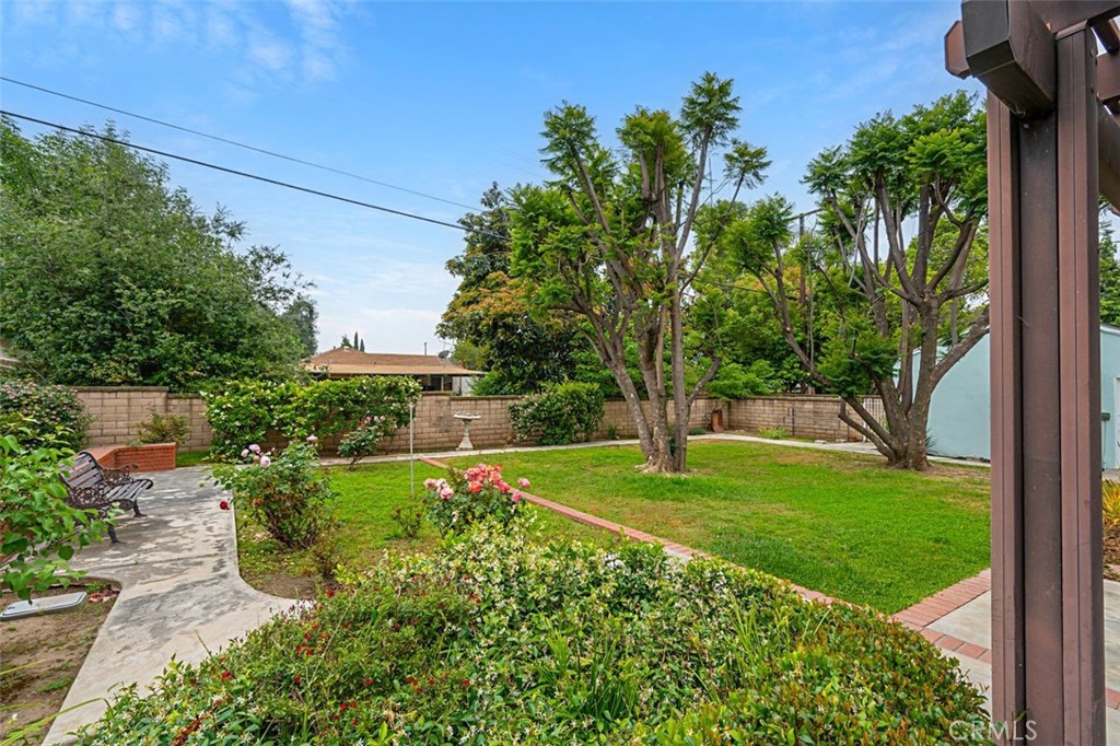 558 E Cypress Ave
