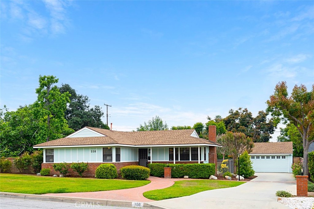558 E Cypress Ave