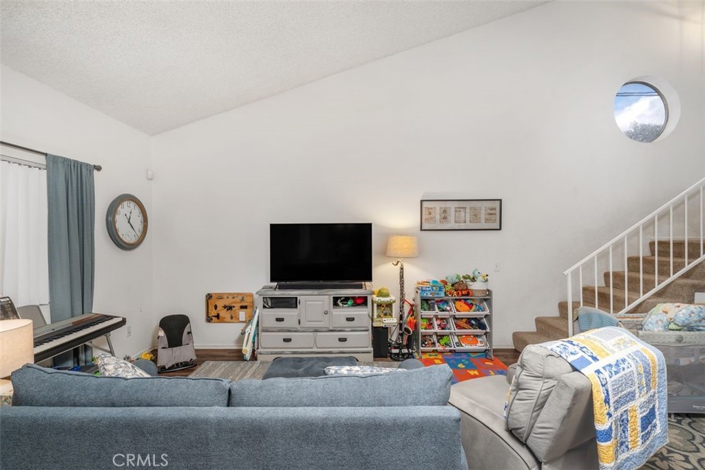 243 E Maple Avenue E
