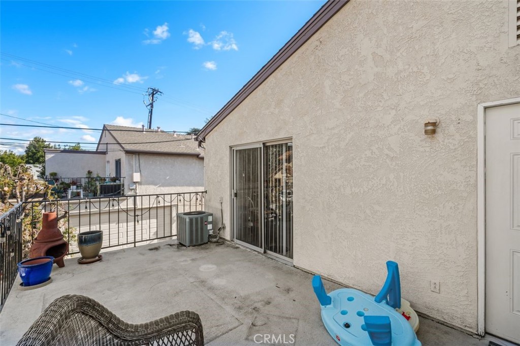 243 E Maple Avenue E