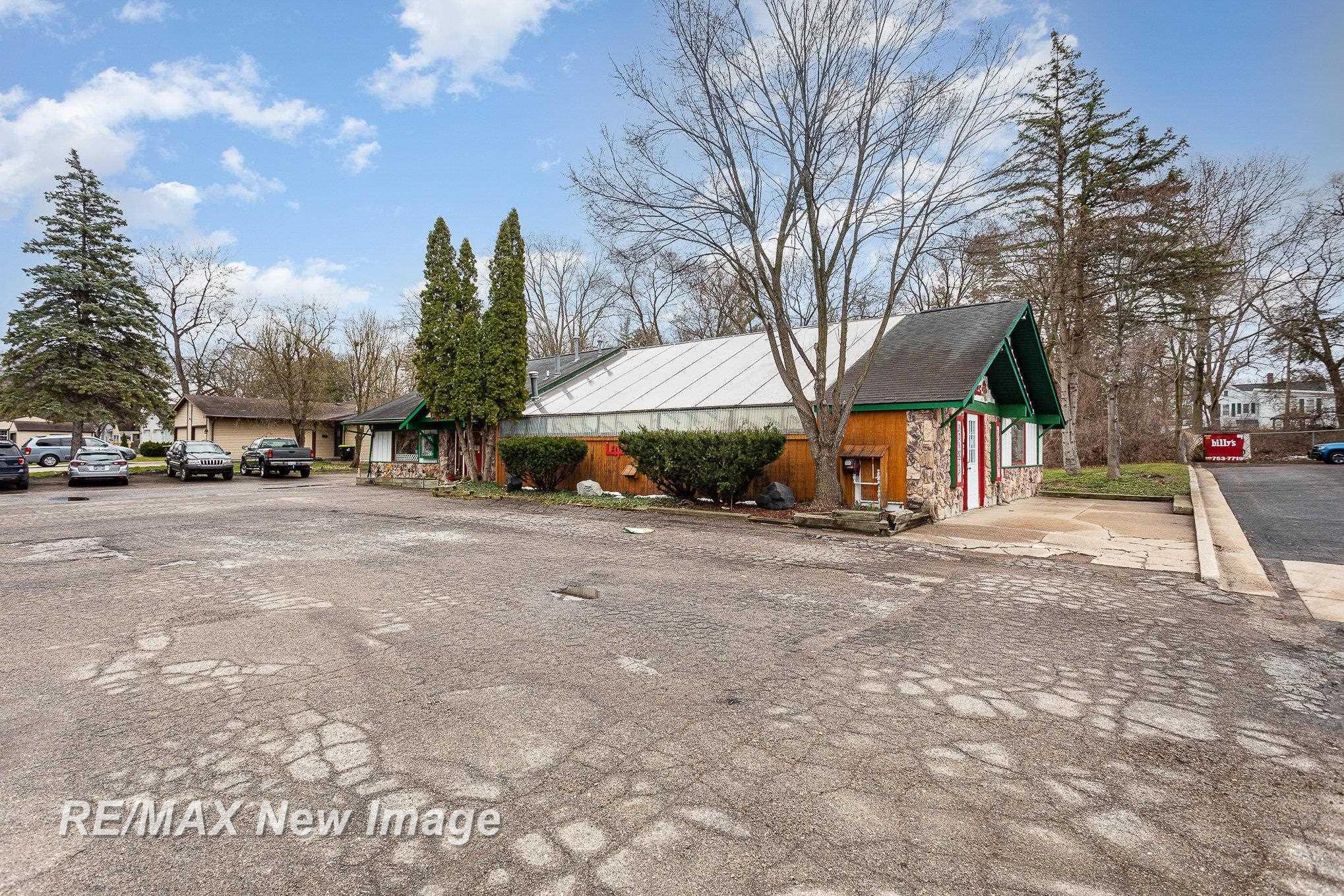 1605 Bookness Street