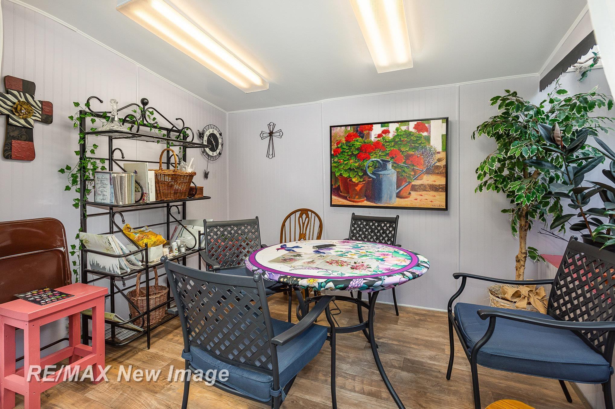 1605 Bookness Street