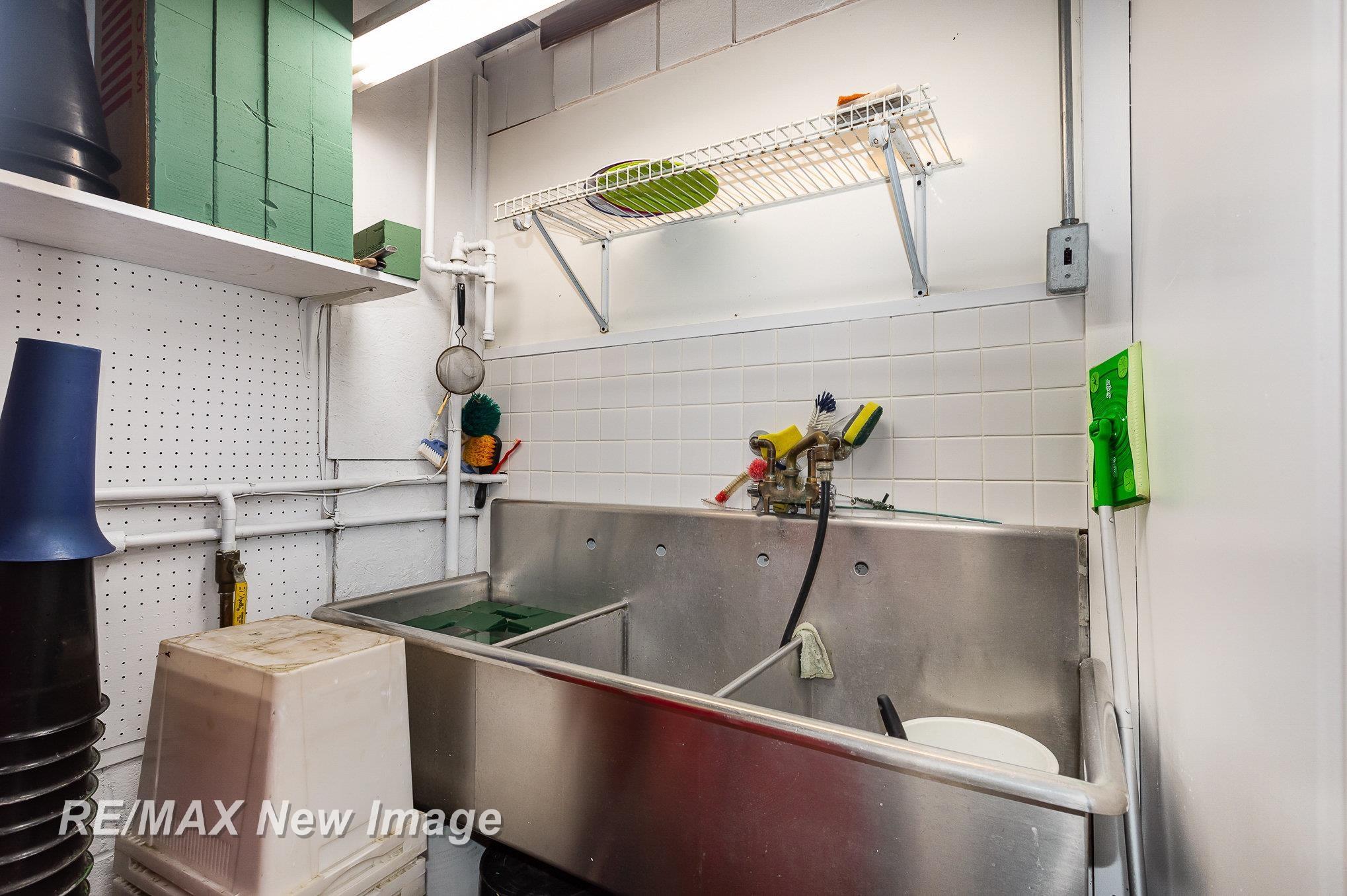 1605 Bookness Street