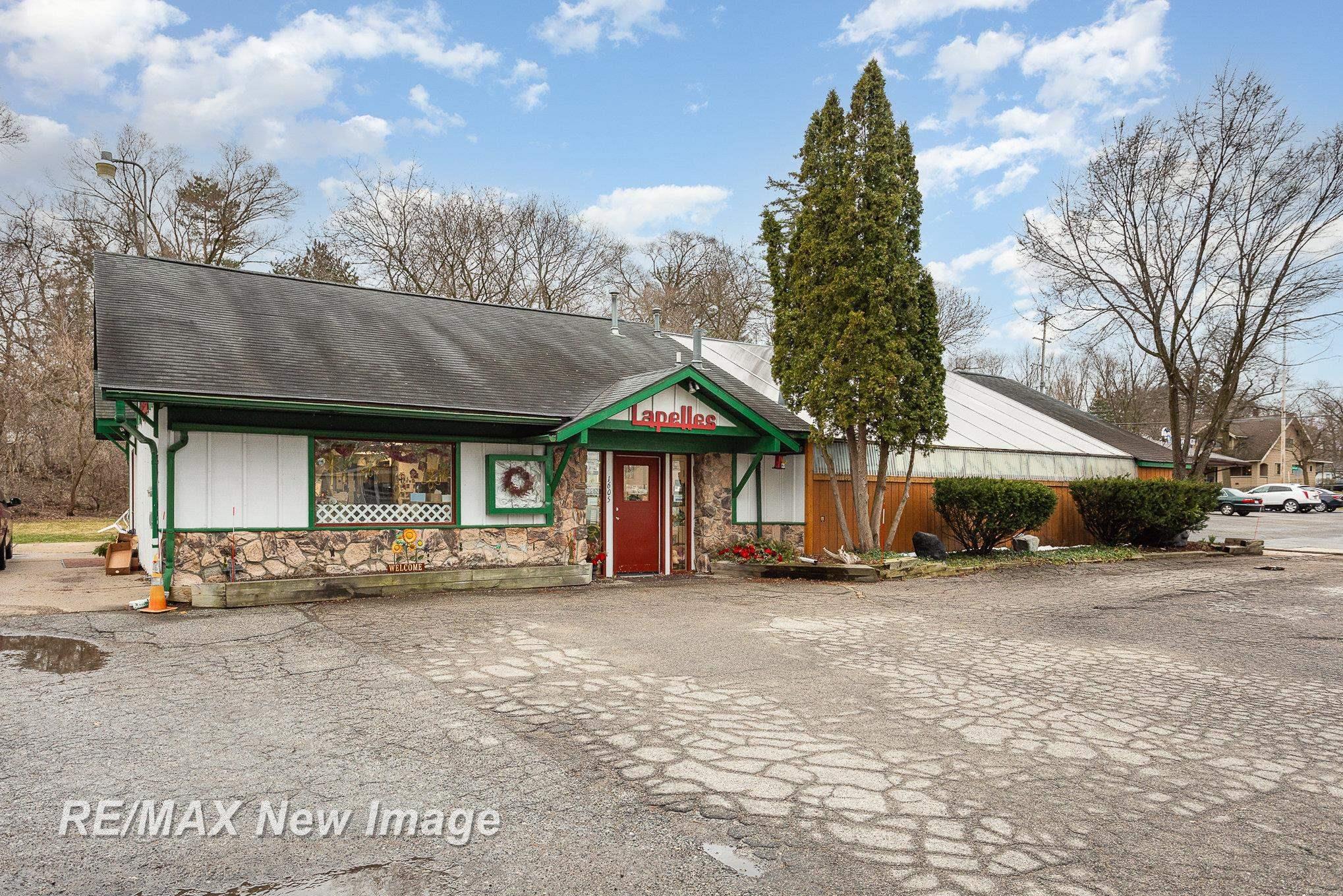 1605 Bookness Street