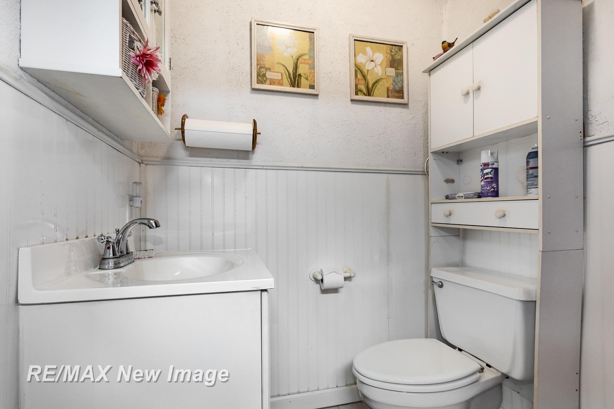 1605 Bookness Street