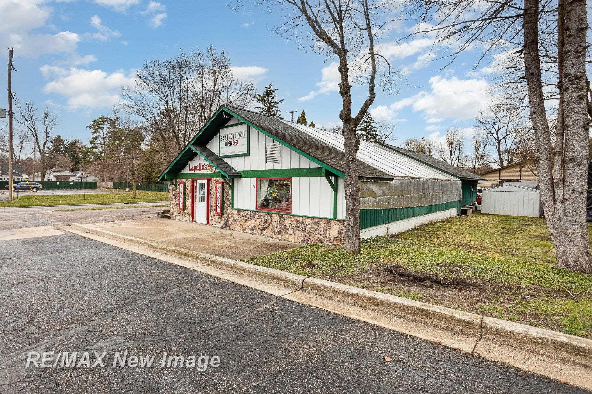 1605 Bookness Street