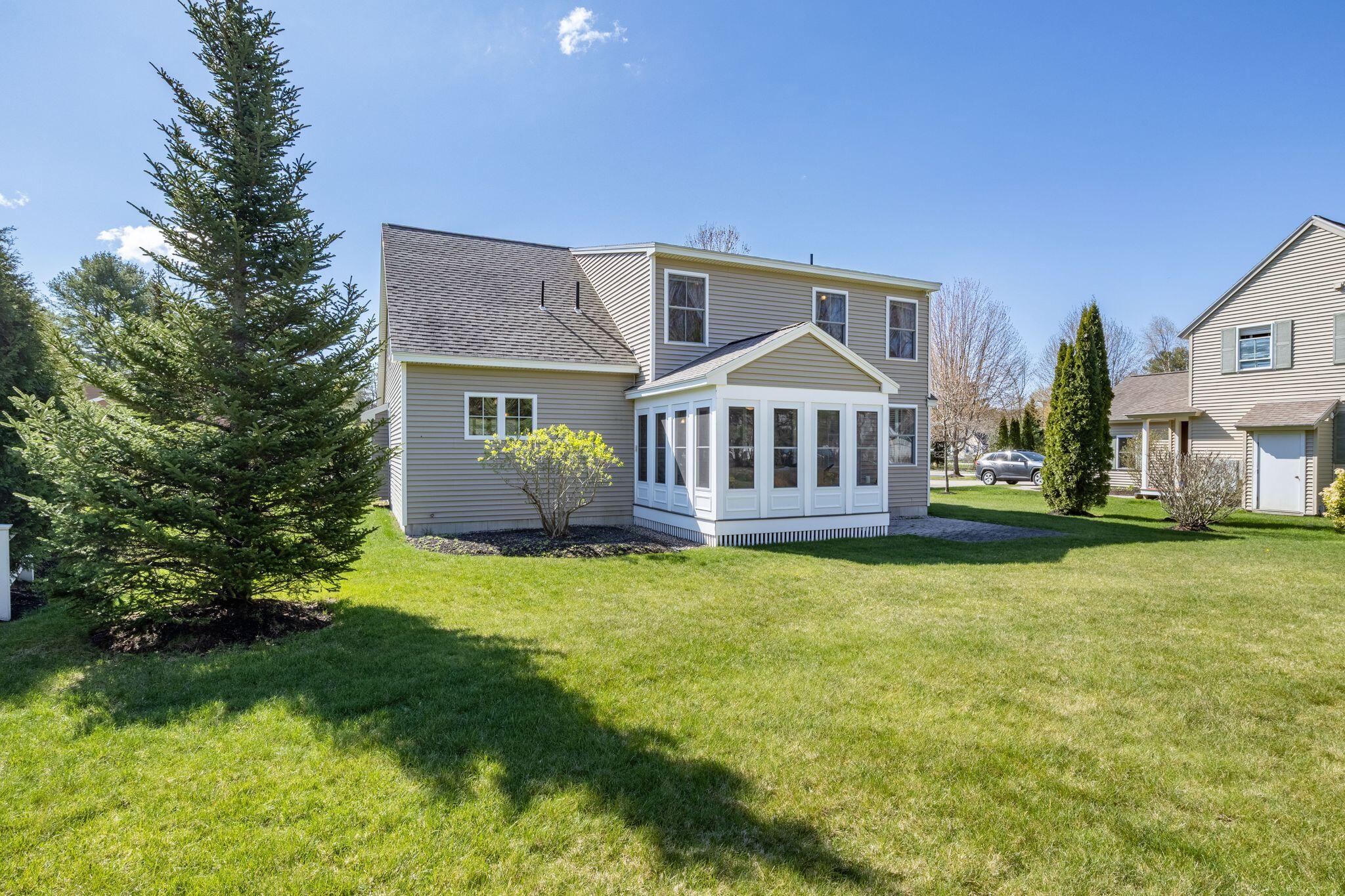 10 Lexington Drive 9
