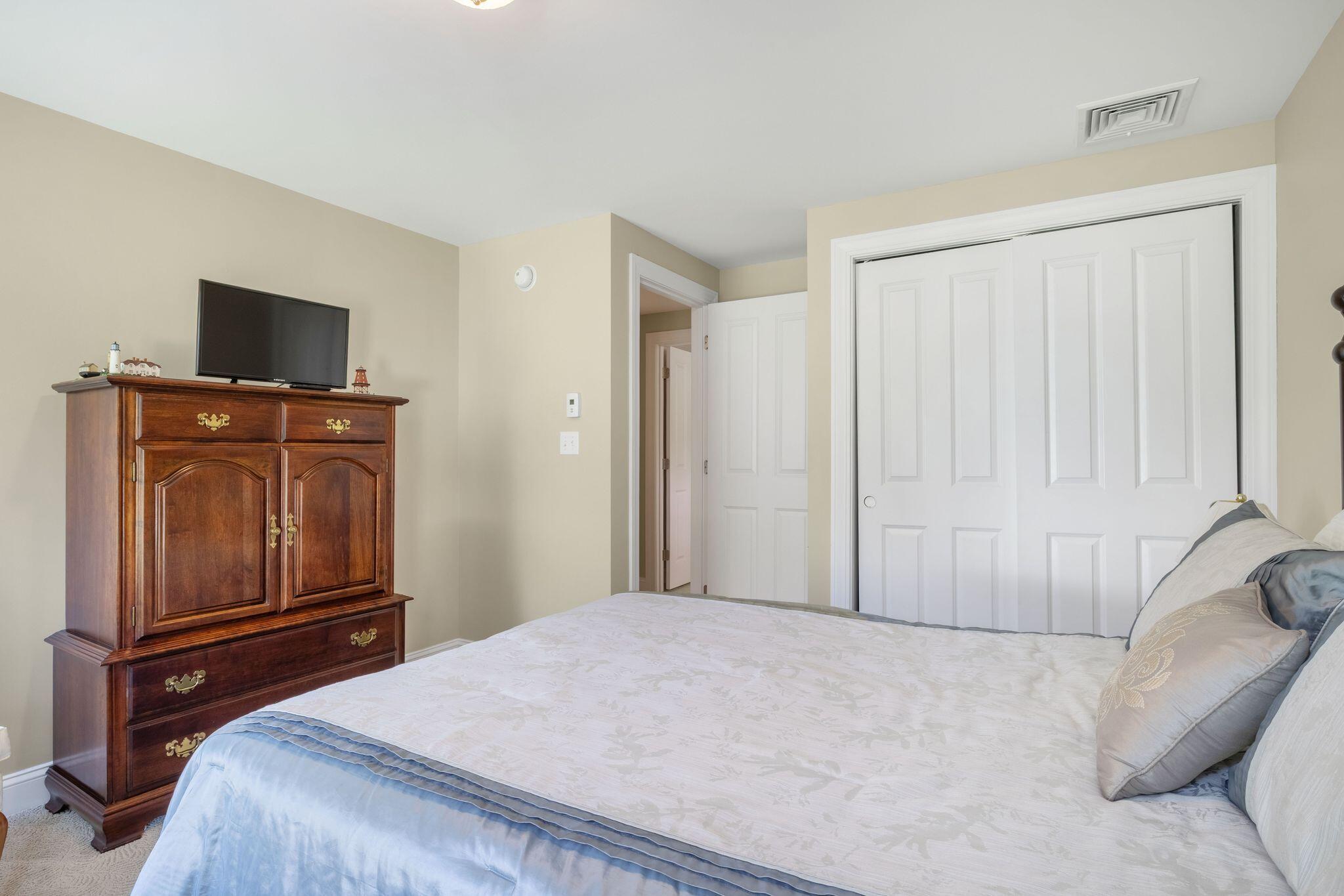 10 Lexington Drive 9
