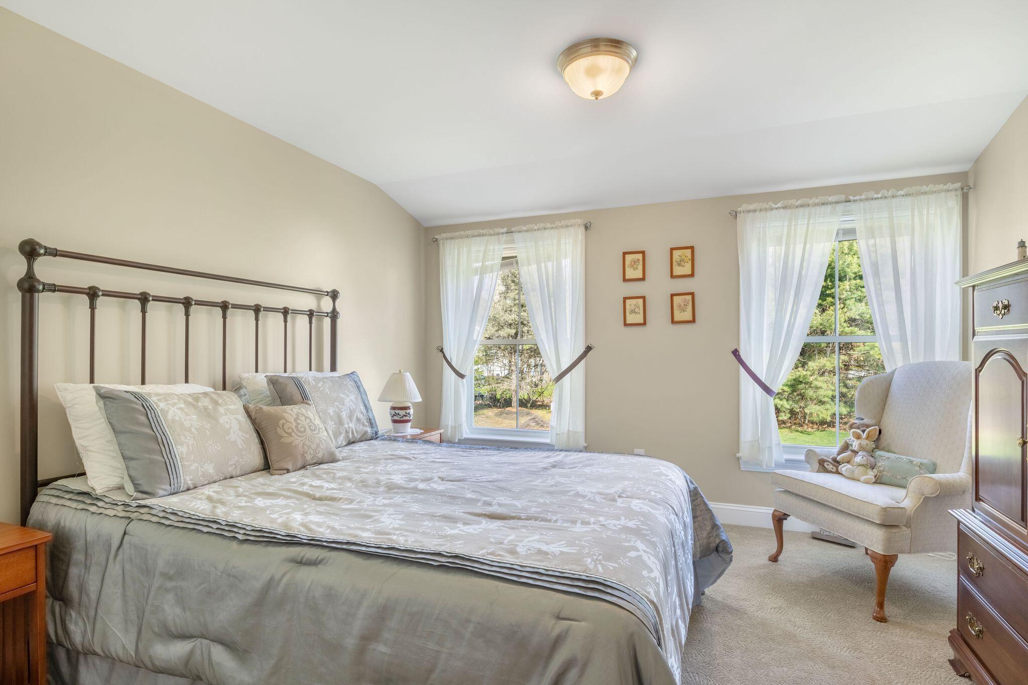 10 Lexington Drive 9
