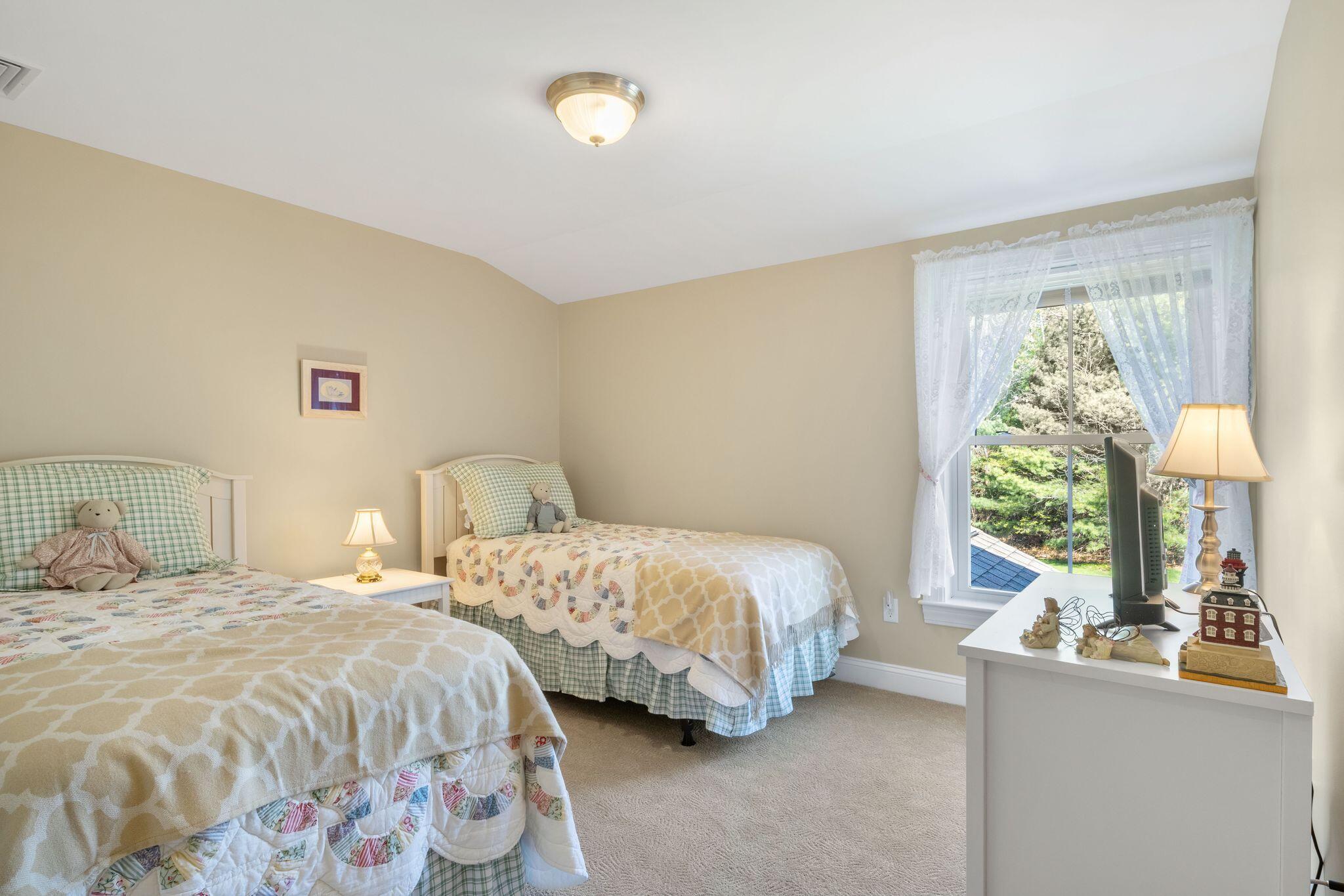 10 Lexington Drive 9