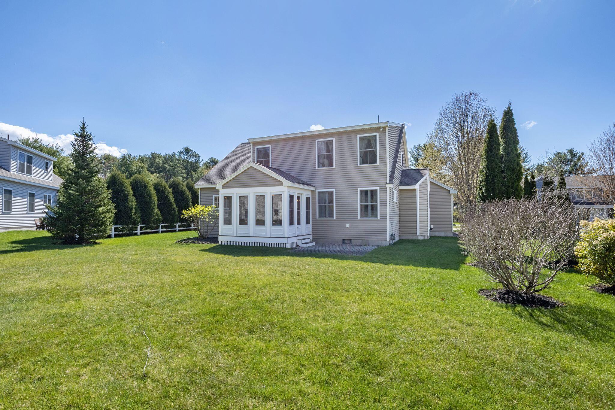 10 Lexington Drive 9